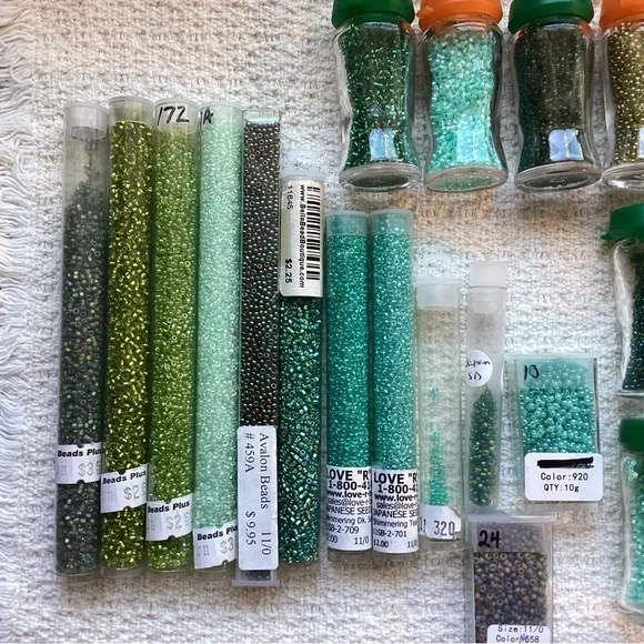 Seed beads size 11 Green - Picture 2 of 3
